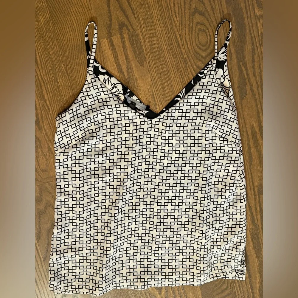 White House Black Market Black and White Floral geo reversible Camisole - Picture 7 of 7